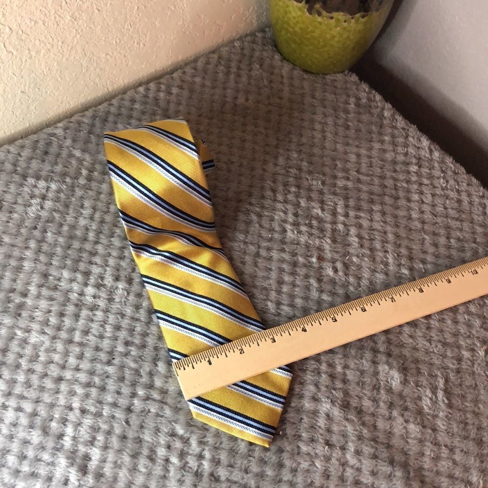Preowned 💫JOS A BANKS💫100%silk tie - Picture 8 of 8